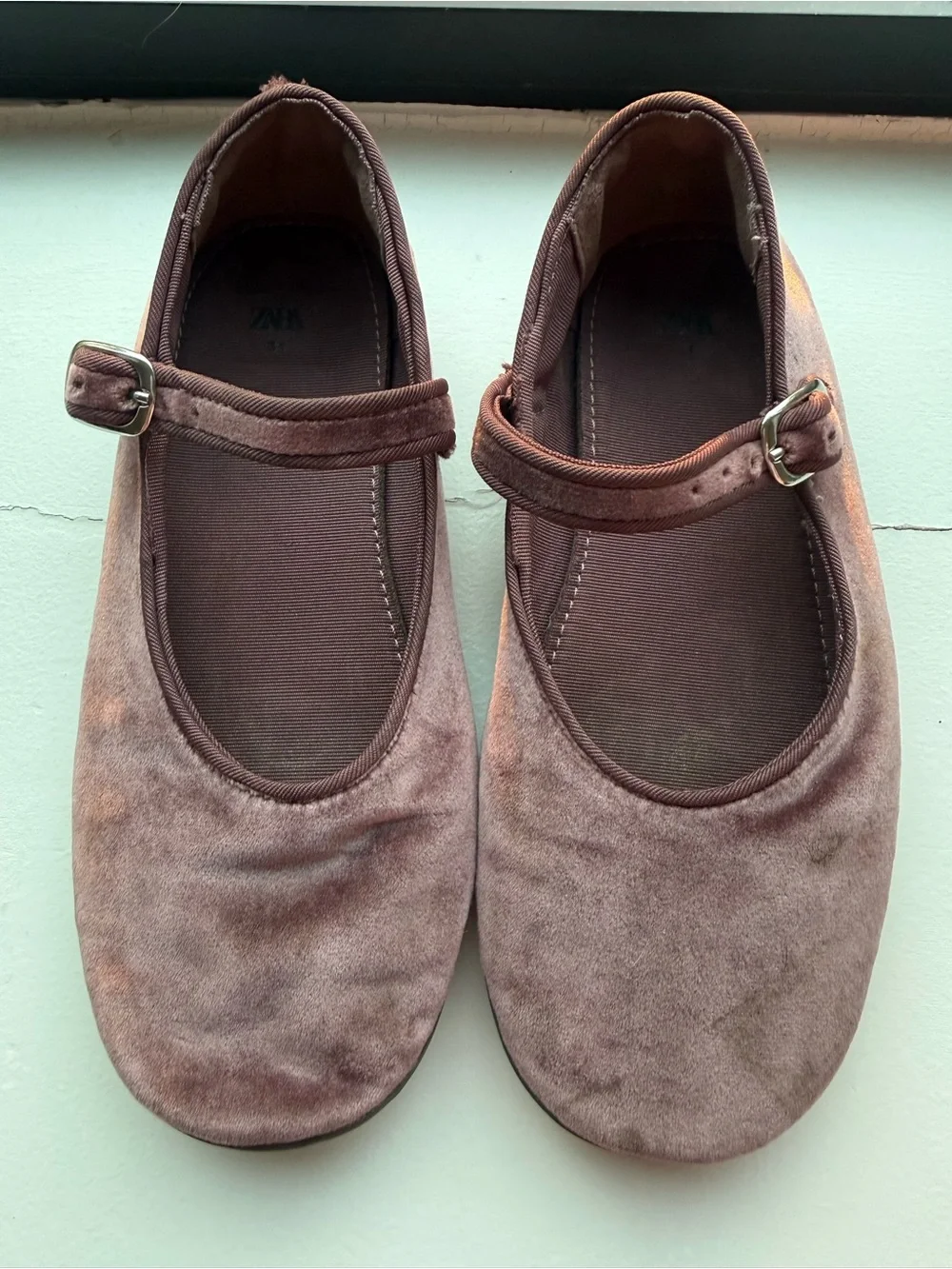 Zara Girls Mauve Velvet Mary Jane Shoes, size 13 (Zara 31)